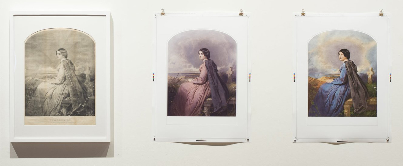 Rémi Belliveau, A Seated Girl Wearing a Cloak (détail), 2017- aujourd’hui Archives papier et impression numérique Dimension variables. Photo : Mathieu Léger