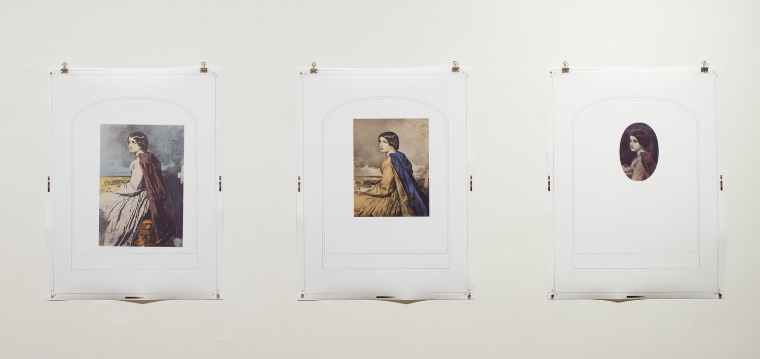 Rémi Belliveau, A Seated Girl Wearing a Cloak (détail), 2017- aujourd’hui. Archives papier et impression numérique. Dimension variables. Photo : Mathieu Léger