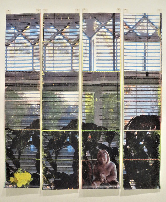 Marjolaine Bourgeois, Fenêtre #2, 2017, Transferts manuels d’images sur lin, acrylique, broderie, 93X82cm